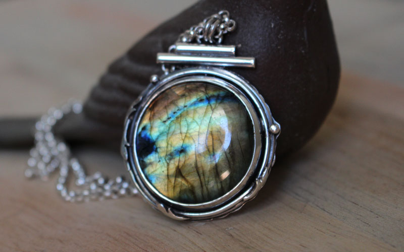 The pond of the clearing, forest water necklace in silver and labradorite