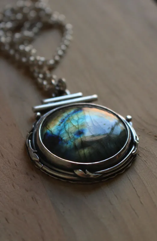 The pond of the clearing, forest water necklace in silver and labradorite
