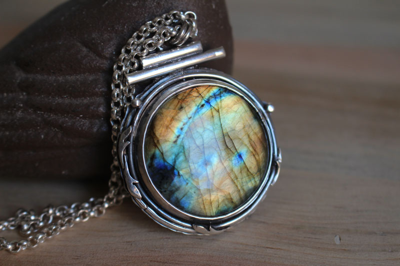 The pond of the clearing, forest water necklace in silver and labradorite