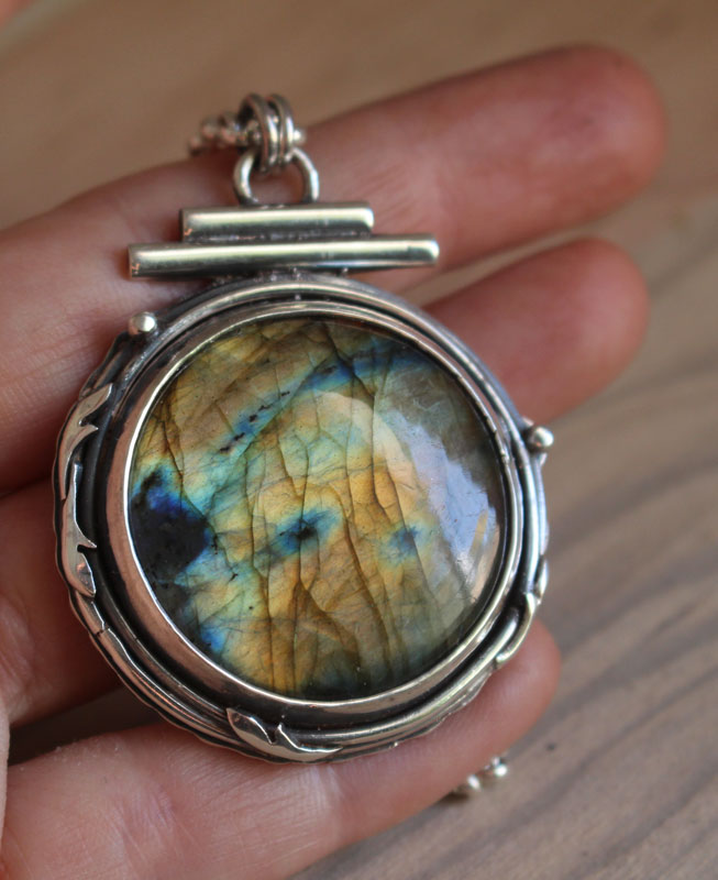 The pond of the clearing, forest water necklace in silver and labradorite