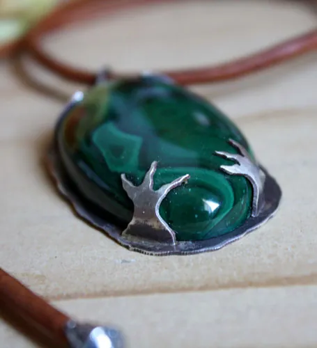 The raven kingdom, Nordic bird necklace in silver and malachite