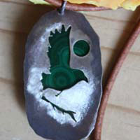 The raven kingdom, Nordic bird necklace in silver and malachite