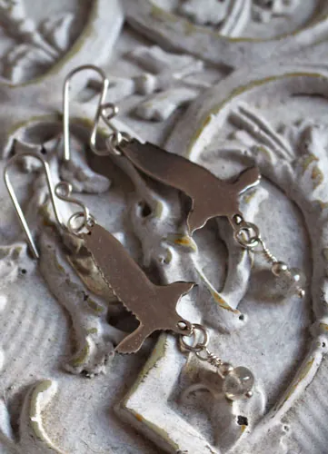 The raven’s offering, Nordic legend bird earrings in silver and labradorite