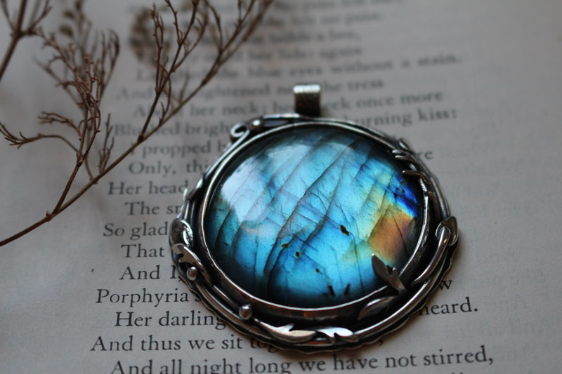 The reflection of the sky, leaves and branches pendant in silver and labradorite