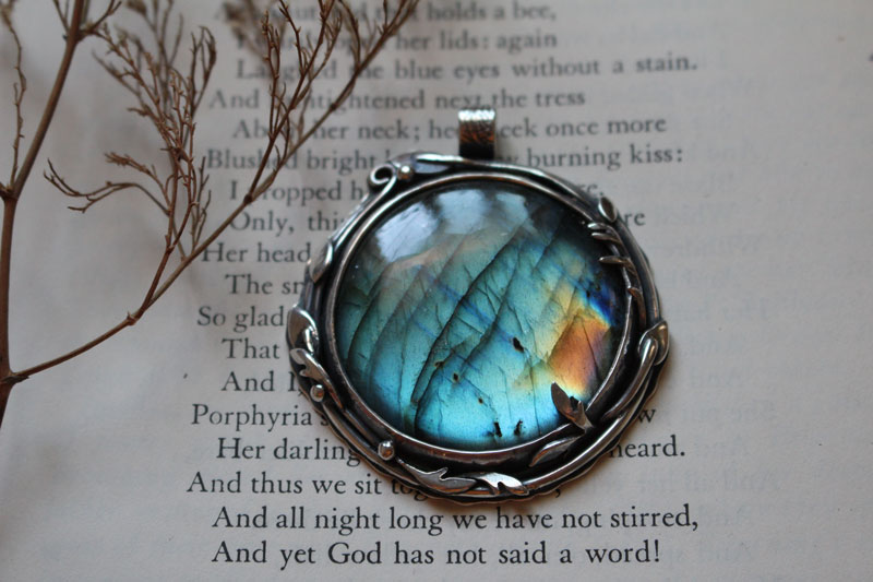 The reflection of the sky, leaves and branches pendant in silver and labradorite