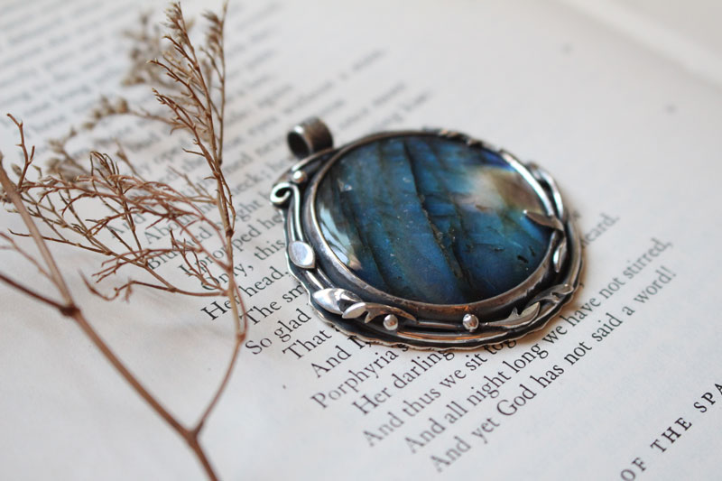 The reflection of the sky, leaves and branches pendant in silver and labradorite