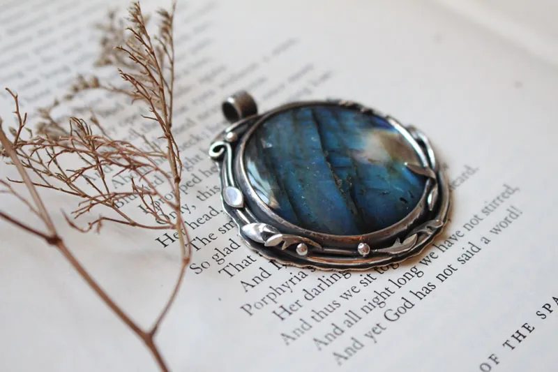 The reflection of the sky, leaves and branches pendant in silver and labradorite