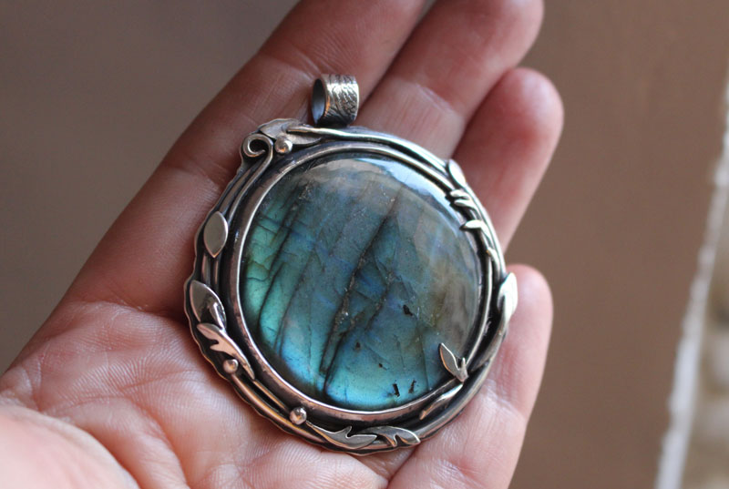 The reflection of the sky, leaves and branches pendant in silver and labradorite