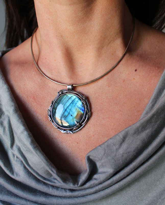 The reflection of the sky, leaves and branches pendant in silver and labradorite