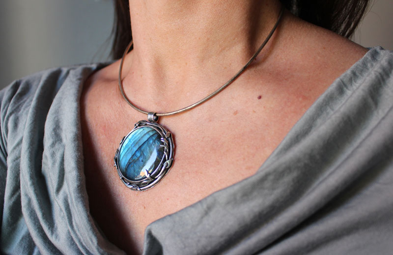 The reflection of the sky, leaves and branches pendant in silver and labradorite