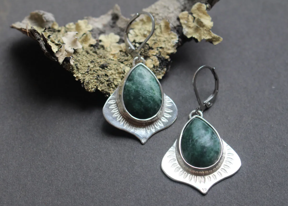 The scent of rain, vegetal abundance earrings in silver and jasper