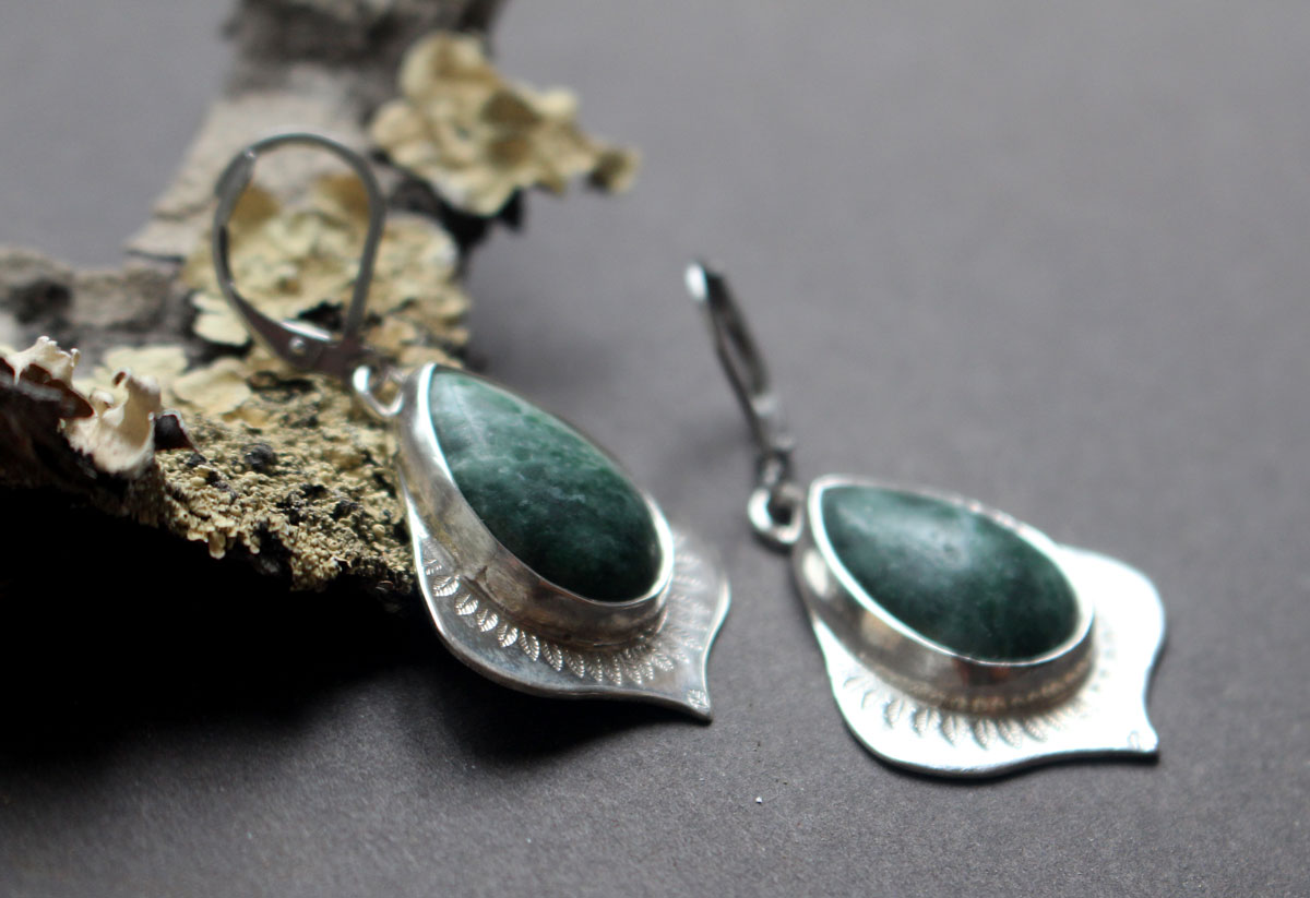 The scent of rain, vegetal abundance earrings in silver and jasper