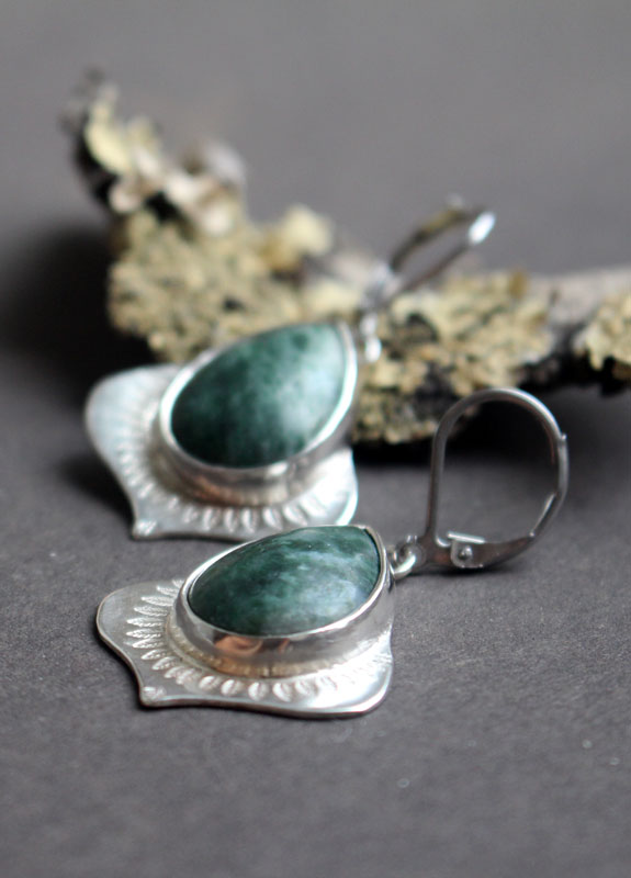 The scent of rain, vegetal abundance earrings in silver and jasper