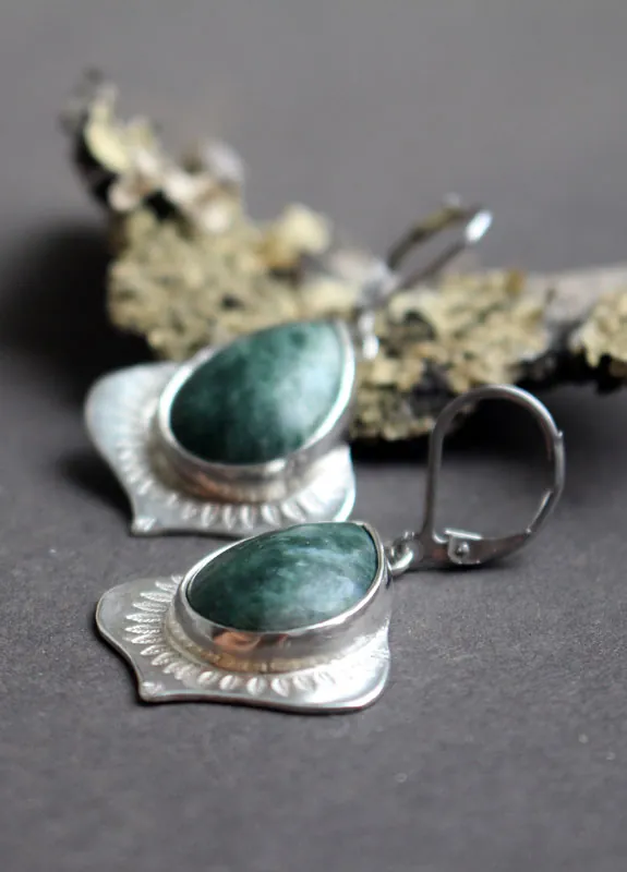The scent of rain, vegetal abundance earrings in silver and jasper