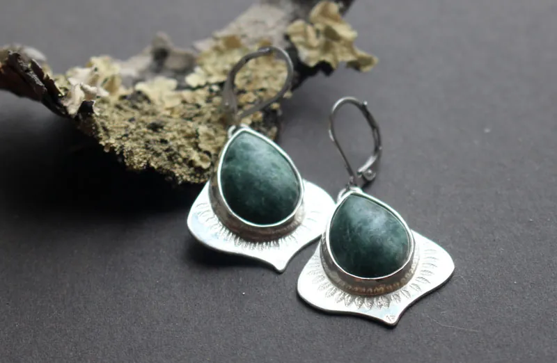 The scent of rain, vegetal abundance earrings in silver and jasper