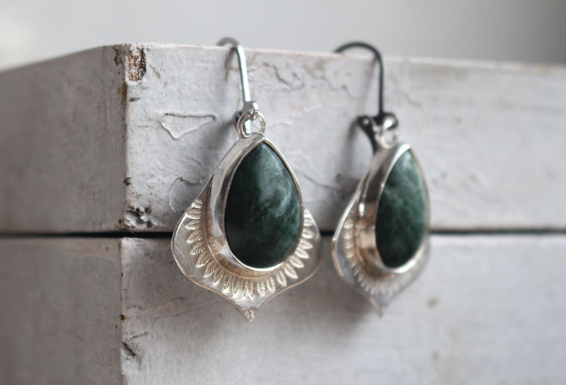 The scent of rain, vegetal abundance earrings in silver and jasper