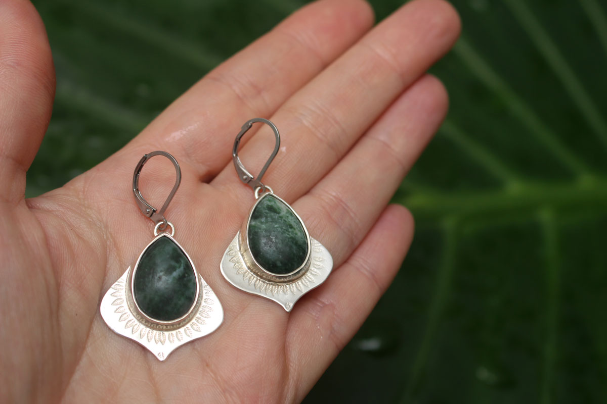 The scent of rain, vegetal abundance earrings in silver and jasper