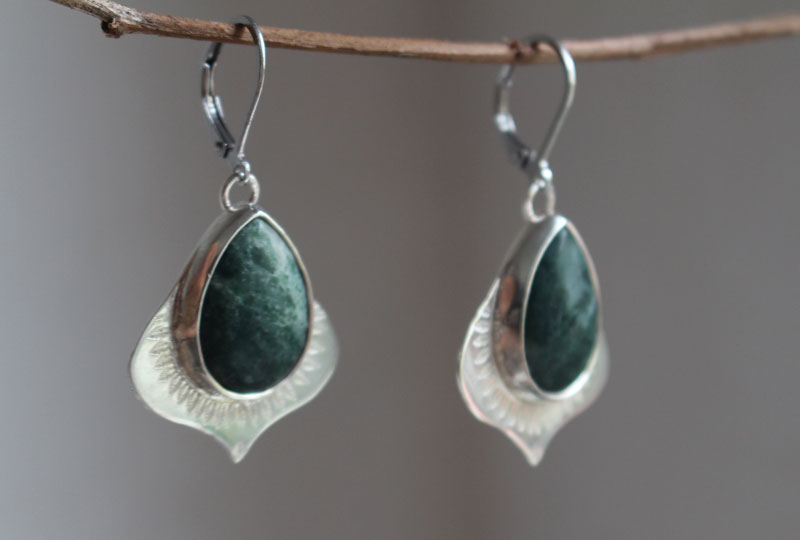 The scent of rain, vegetal abundance earrings in silver and jasper