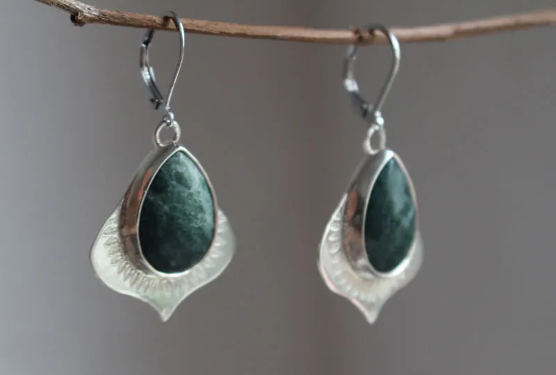 The scent of rain, vegetal abundance earrings in silver and jasper