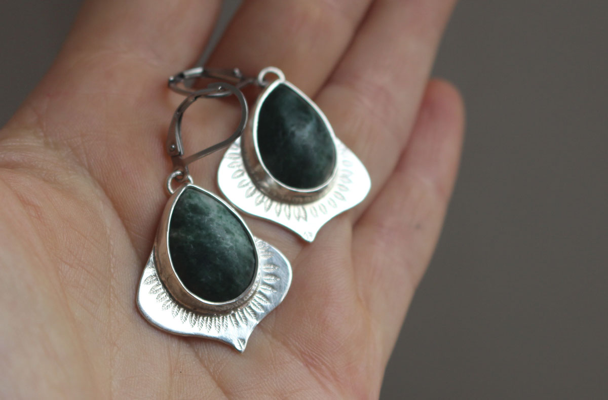 The scent of rain, vegetal abundance earrings in silver and jasper