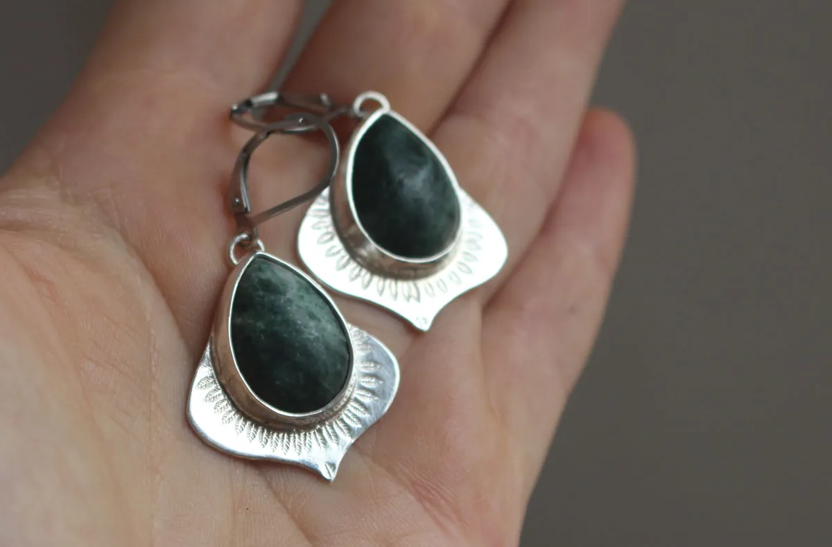 The scent of rain, vegetal abundance earrings in silver and jasper