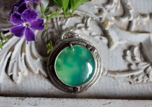 The secret of the pond, Arthurian legend necklace in silver and chrysoprase