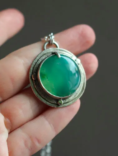 The secret of the pond, Arthurian legend necklace in silver and chrysoprase