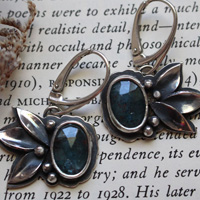 The song of flowers, botanical earrings in silver with kyanite