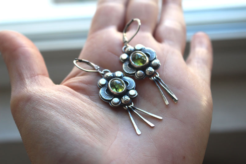 The song of the fireflies peridot, insect guide earrings in silver and peridot