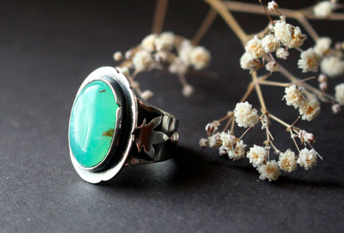 The soul of nature, delicate flower ring in silver and chrysoprase
