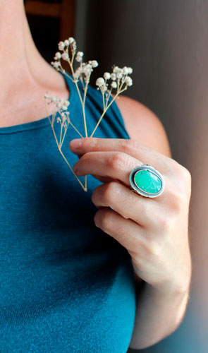 The soul of nature, delicate flower ring in silver and chrysoprase