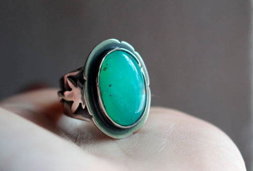 The soul of nature, delicate flower ring in silver and chrysoprase