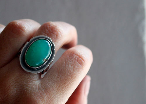The soul of nature, delicate flower ring in silver and chrysoprase