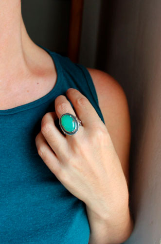 The soul of nature, delicate flower ring in silver and chrysoprase