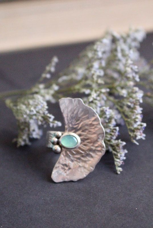The sound of water, waterlily leaf ring in silver and chrysoprase
