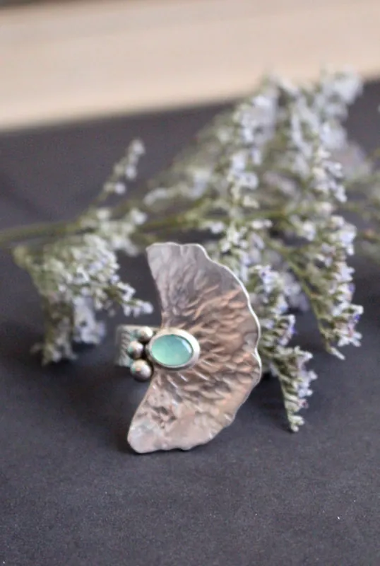 The sound of water, waterlily leaf ring in silver and chrysoprase