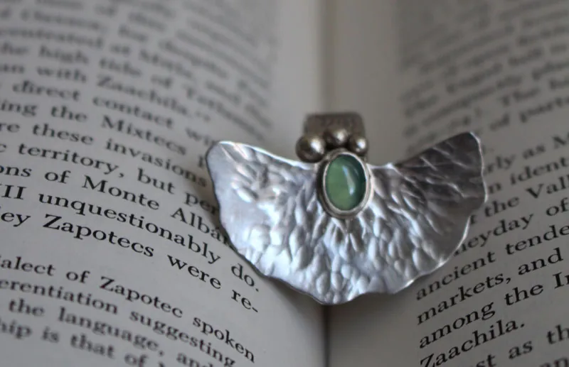 The sound of water, waterlily leaf ring in silver and chrysoprase