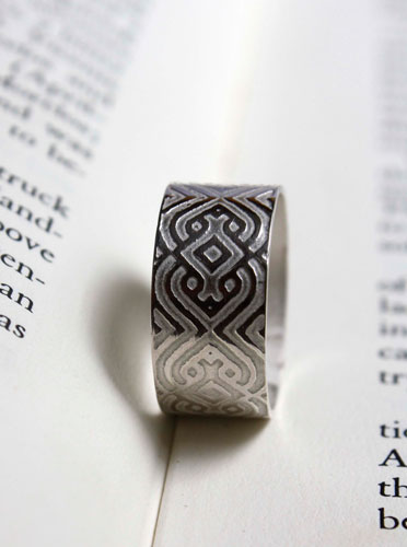The sultan’s seal, oriental arabesque ring in sterling silver