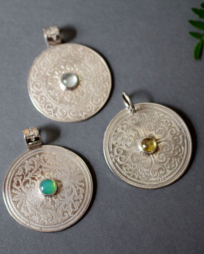 The tree of the sacred enclosure, medieval shield pendant in silver and chrysoprase