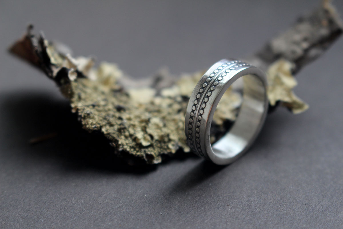 The wheel of time, chronology memento mori ring in silver