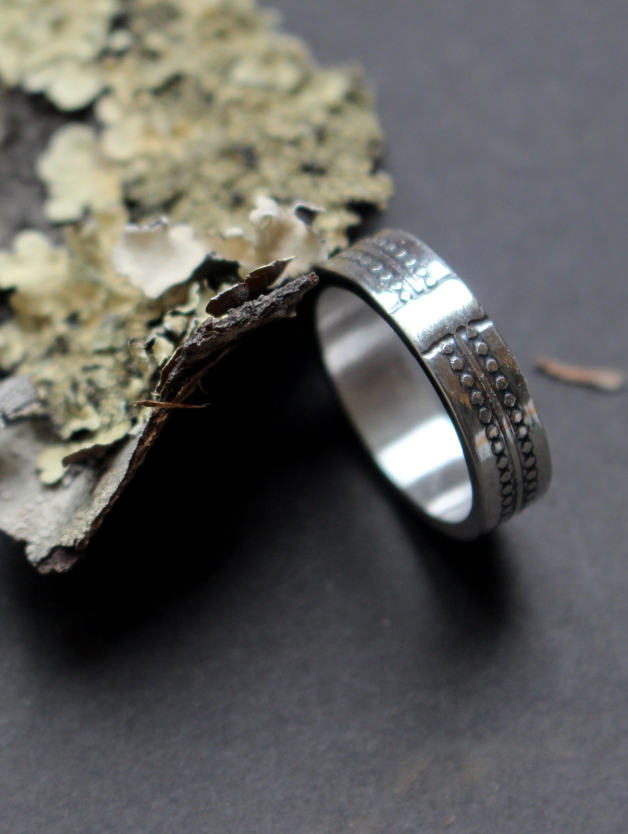 The wheel of time, chronology memento mori ring in silver