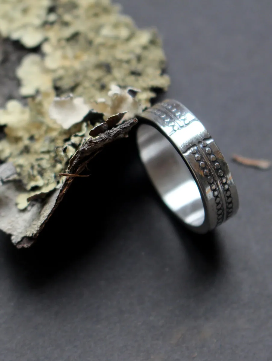 The wheel of time, chronology memento mori ring in silver