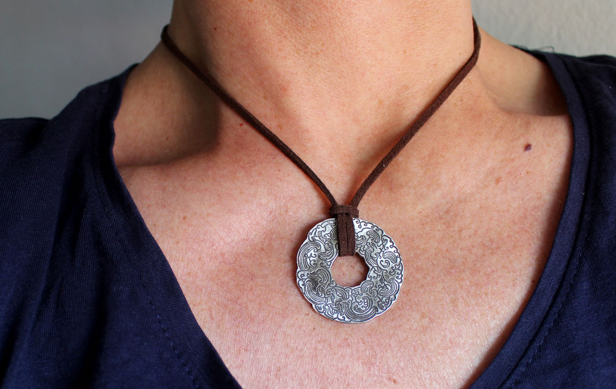 The wind and the sea, Japanese circle of clouds and waves necklace in silver