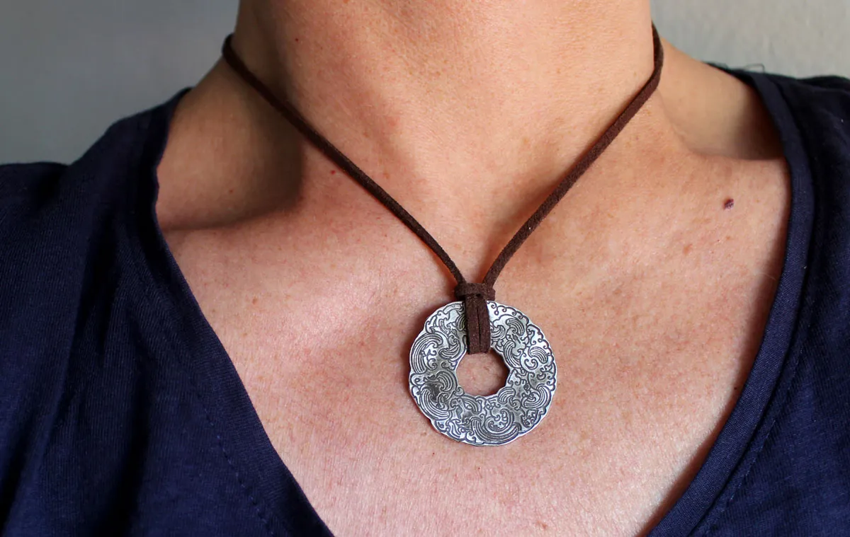 The wind and the sea, Japanese circle of clouds and waves necklace in silver