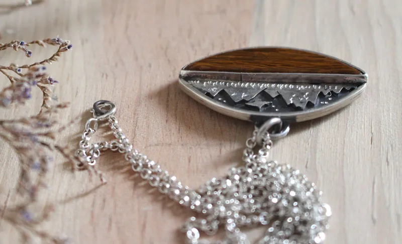 To the heavens, mountain eagle necklace in silver and fossilized wood