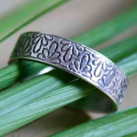 Tranquility ring with hortensia flowers