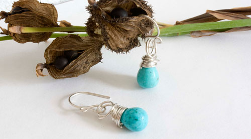 Tana, blood of the earth earrings and pendant in silver and magnesite