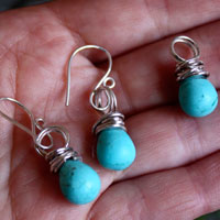 Tana, blood of the earth earrings and pendant in silver and magnesite