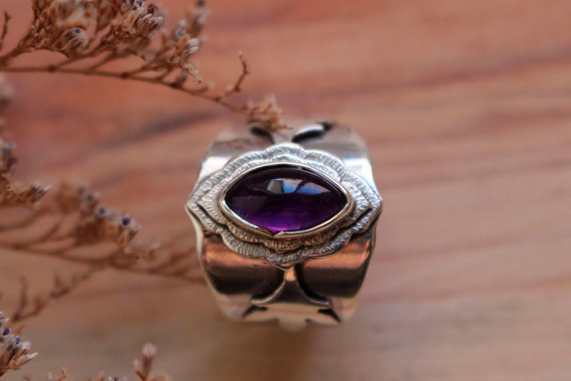 The arrival of spring, leaf ring in sterling silver and amethyst