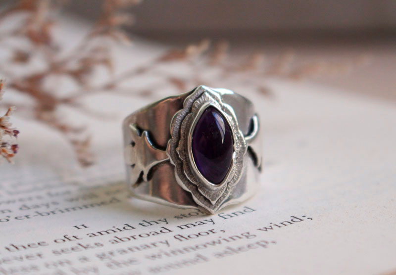 The arrival of spring, leaf ring in sterling silver and amethyst